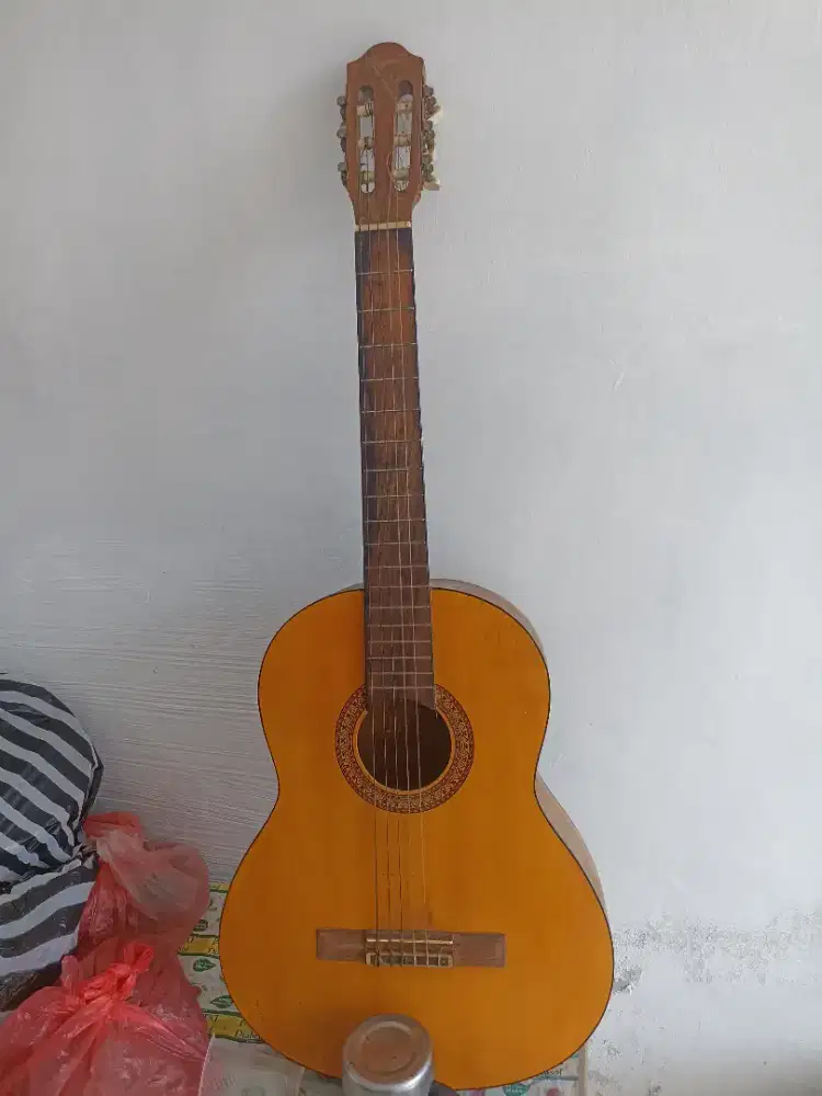 Gitar klasik suara bagus