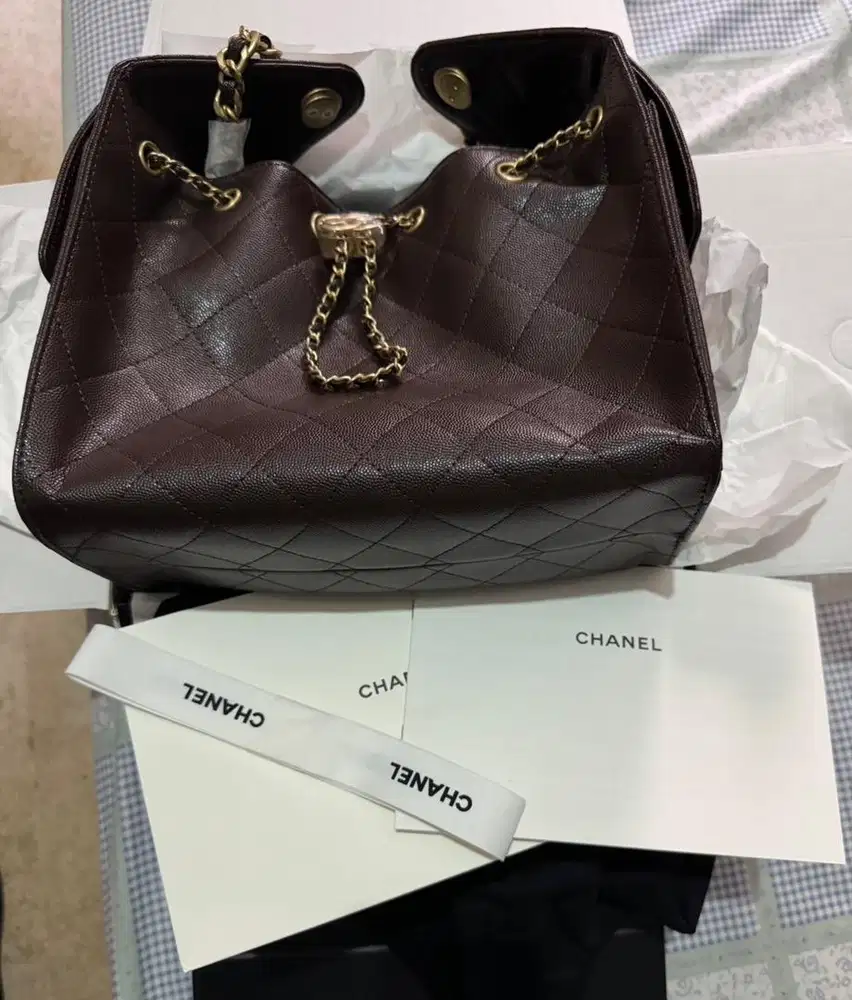Tiga tas brand Chanel, Loewe & Dior