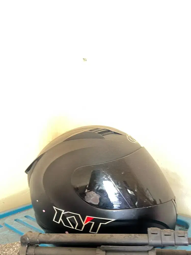 Helm full face kyt