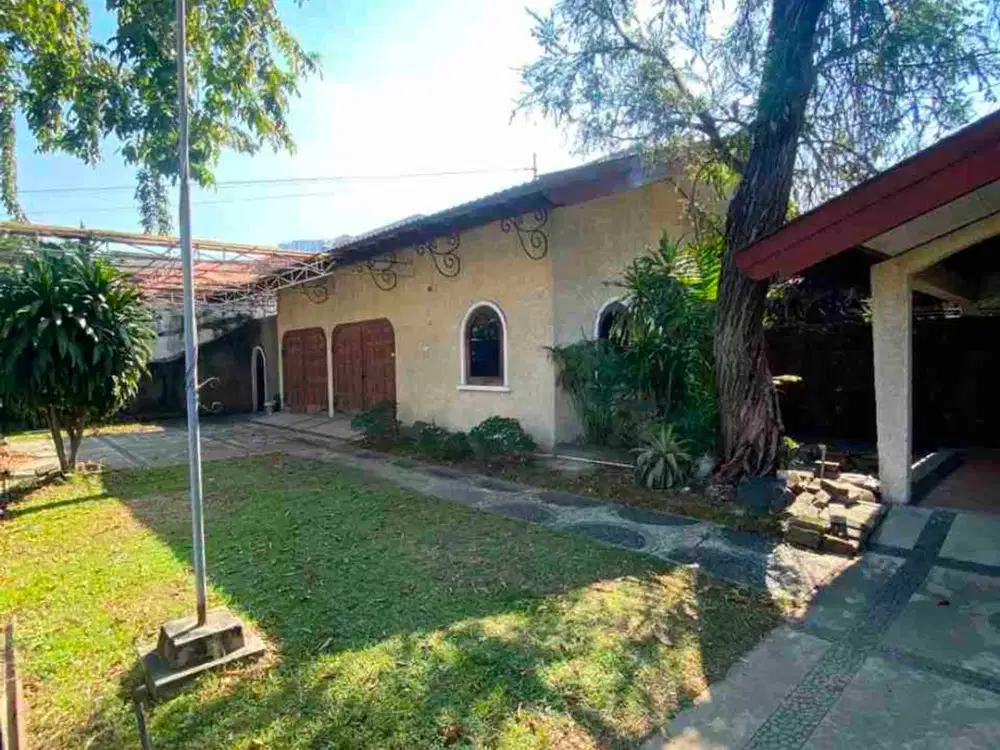 DIJUAL RUMAH MEGAH BERGAYA SPANYOL DI TAMAN JEMURSARI