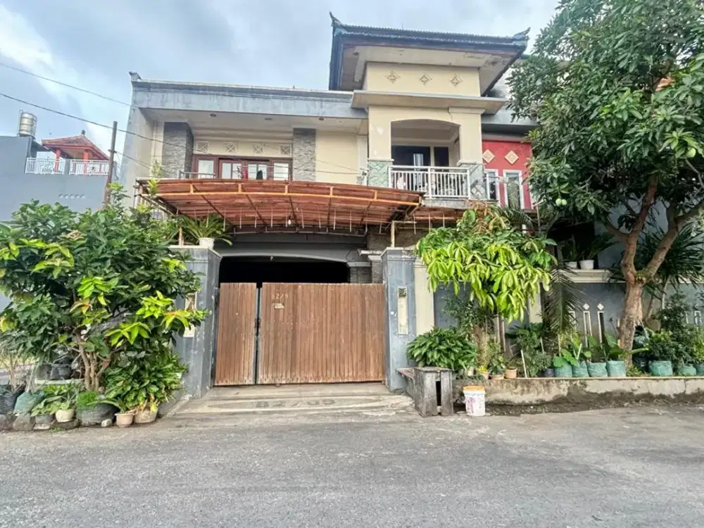 RUMAH 3 LANTAI DI PERUMAHAN JL RAYA LUKLUK MENGWI DEKAT PUSPEM BADUNG