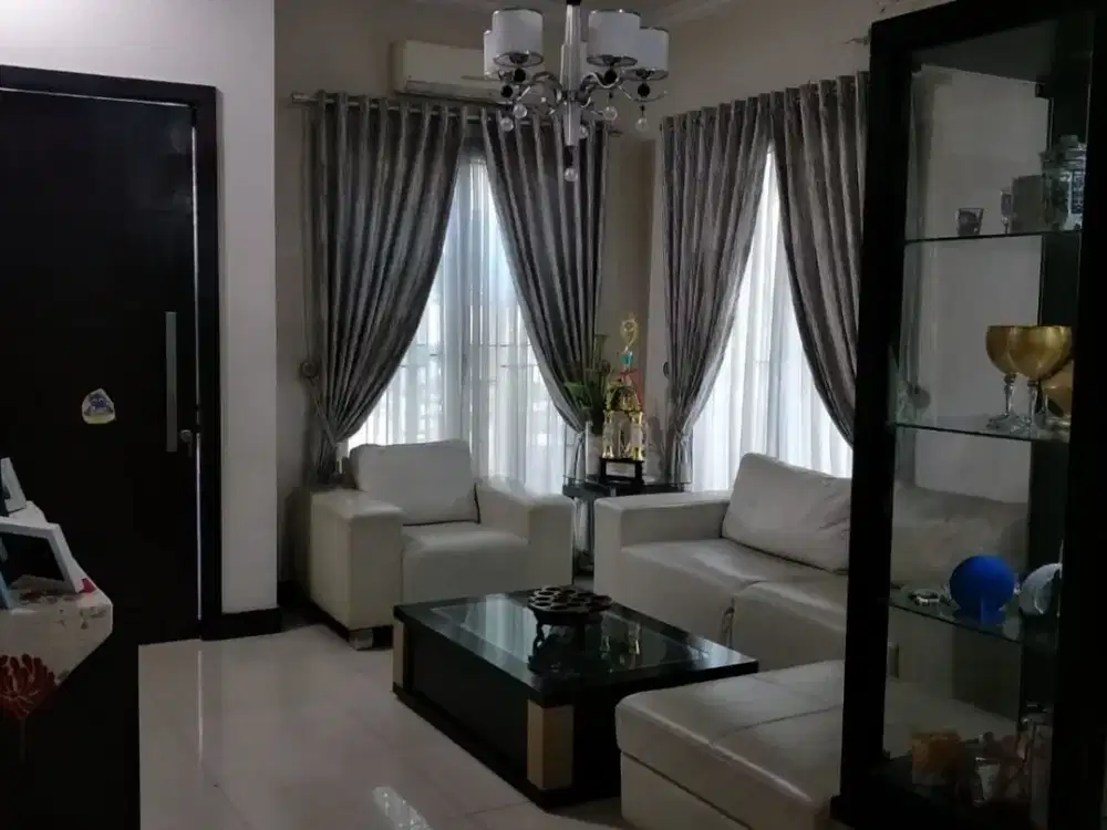 Rumah Pulomas Residence 2 Lantai Siap Huni Akses 2 Mobil