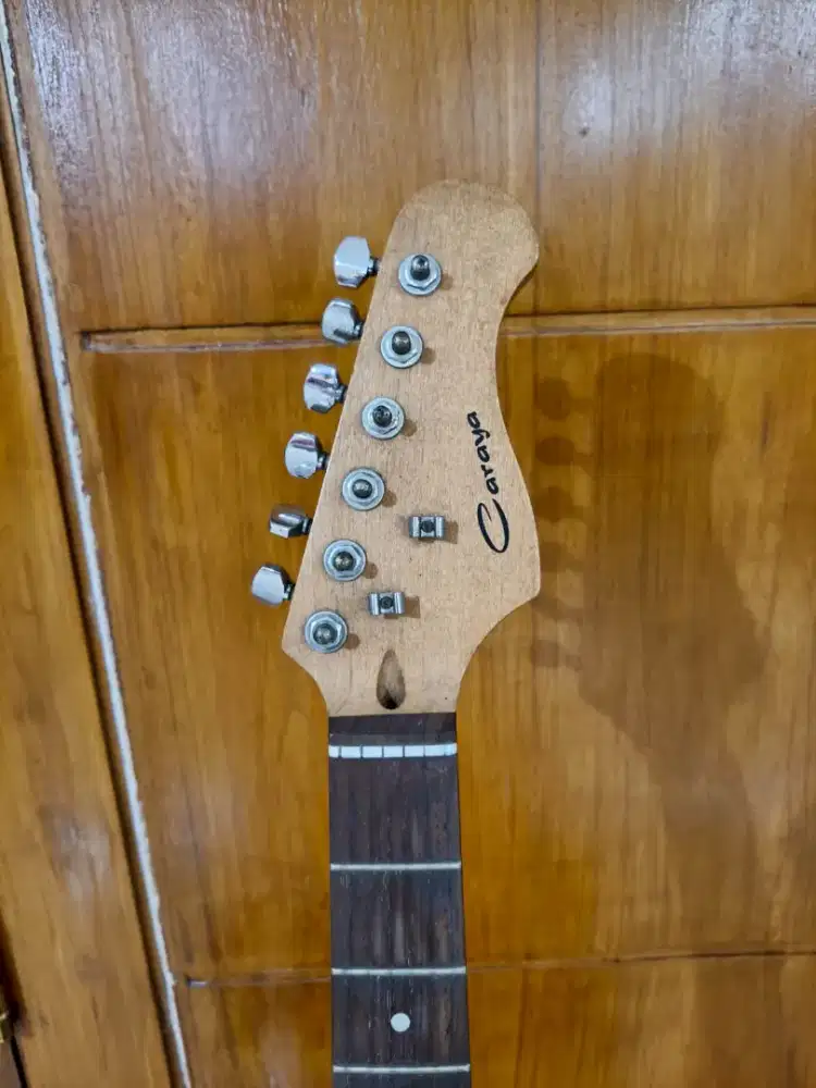 GITAR LISTRIK RUSAK.