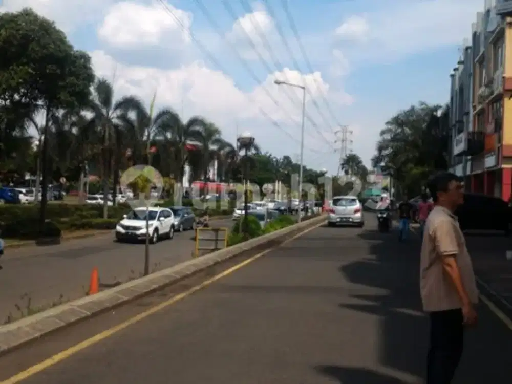 Ruko Ramai Pinggir Jalan Shm Kawasan Summarecon Mall Serpong di Gading Serpong