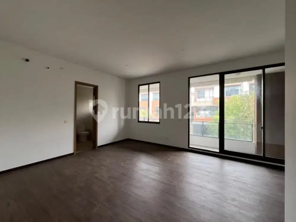 Dijual Rumah Mewah 3 Lantai With Rooftop di Kazumi The Zora BSD