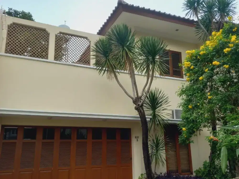 Disewa Rumah Luas dan Asri Furnish di Kemang Selatan ,Jakarta Selatan