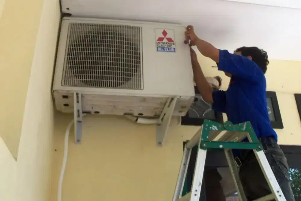 Service Ac,Kulkas,Pompa Air,Mesin Cuci dan Bongkar Pasang AC.