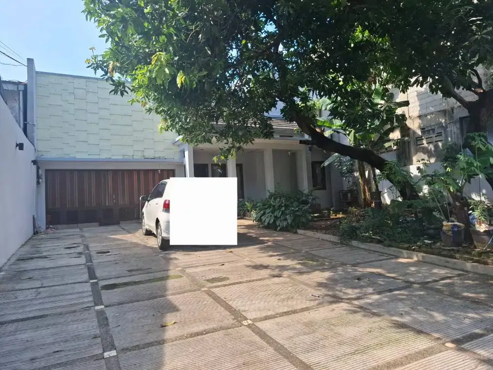 Disewakan rumah parkiran luas di kompleks ligamas pancoran jakarta