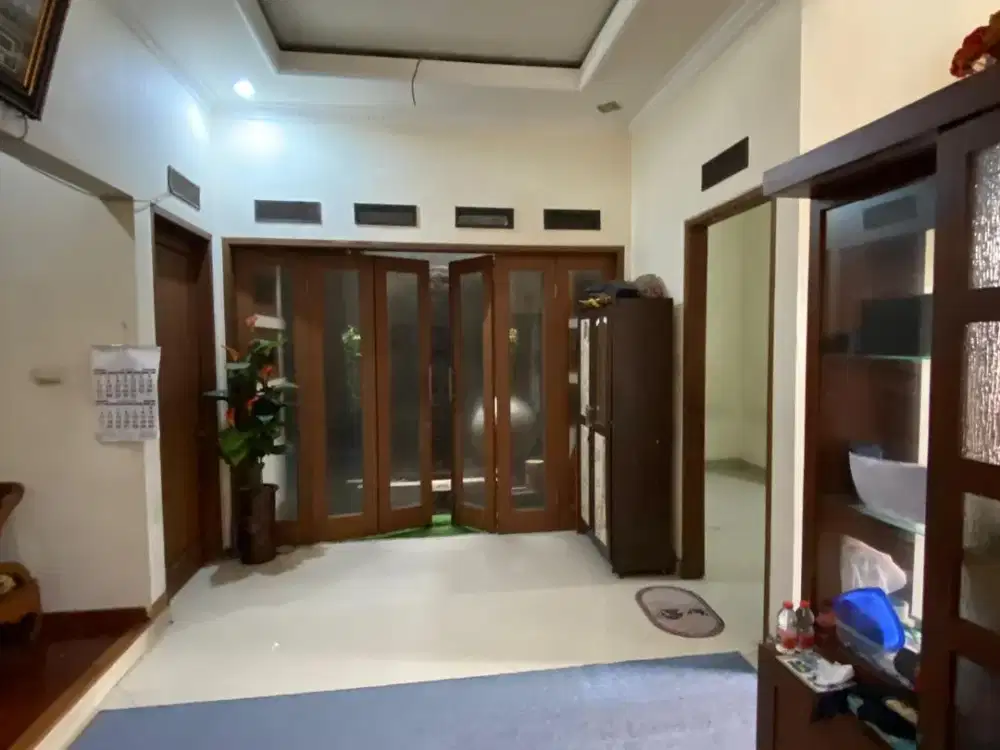 Dr@TURUN HARGA LAGI !!! Jual Cepat !!! Rumah 3 lantai Siap Huni dan Terawat di sekitar gerbang tol buah batu.