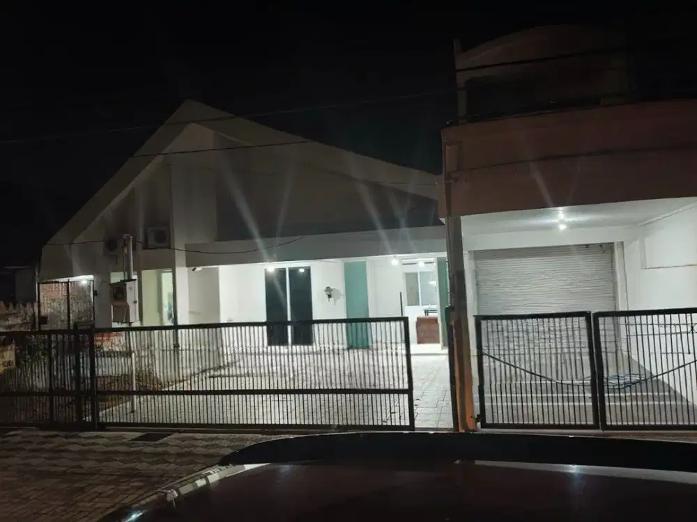 Rumah 1,1/4 Lantai Daerah Darmo Harapan, Hadap Selatan Row Jalan 2 Mobil