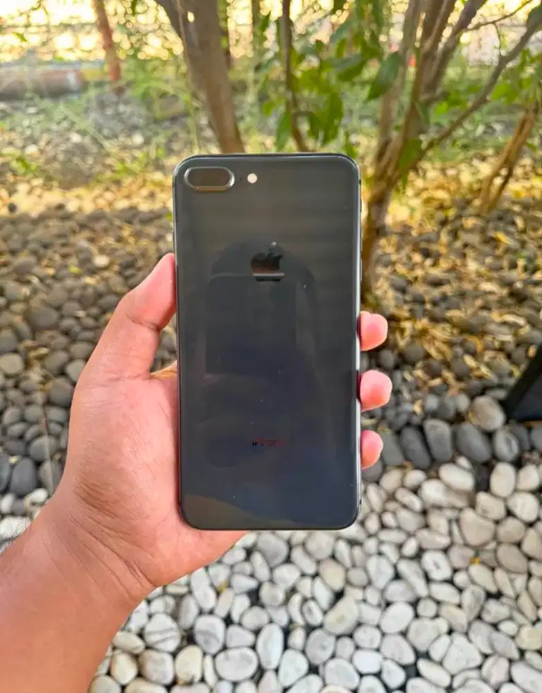 Iphone 8 Plus 64GZb Hitam Mulus