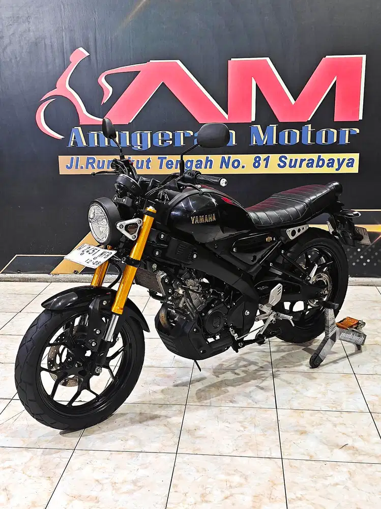 Yamaha XSR155cc black Glossy Km.8rb mulus gold. Anugerah motor rungkut