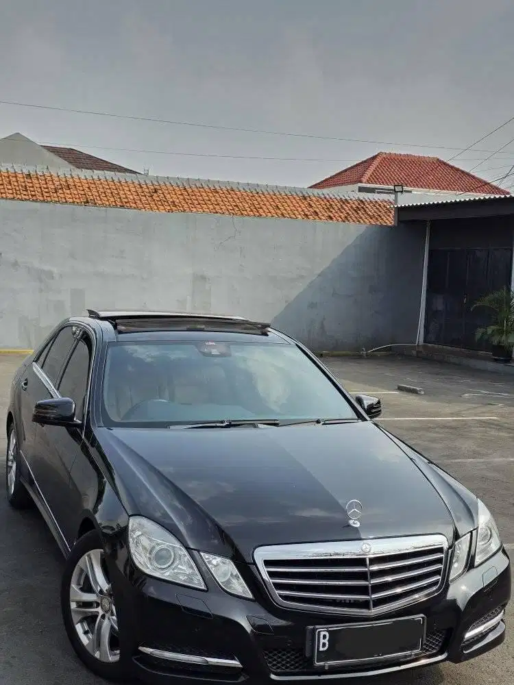 mercy e300 avantgarde at 2012 km 48 ribu