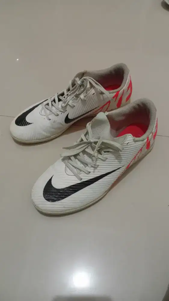 Nike futsal warna putih