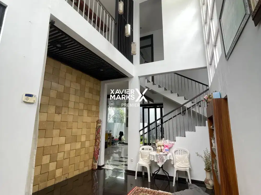 Dijual Rumah di Ijen Nirwana Klojen Malang Kawasan Elit Modern 2 Lt