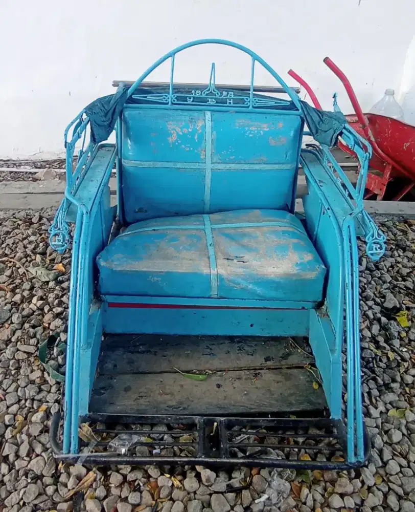 Jual apa adanya 2 buah becak