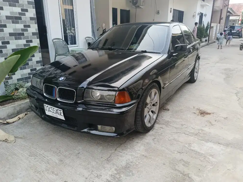 BMW 320i 1995 Bensin