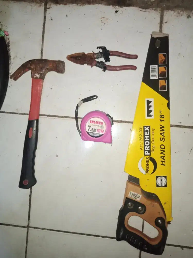 Alat Bangunan Gergaji Masih Baru