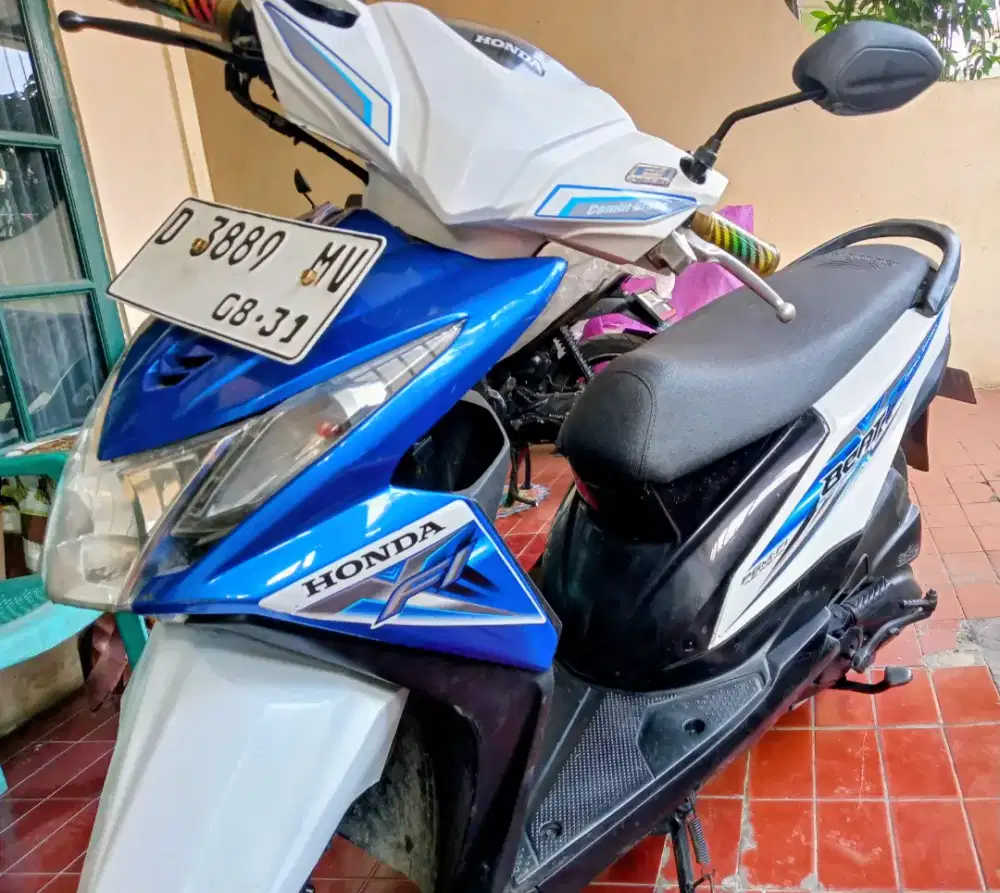 Honda Beat Fi 2015 akhir Biru Putih mulus mantap ..