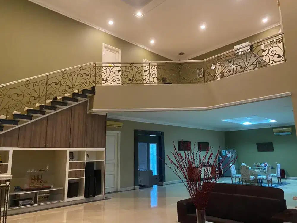 Dijual Cepat Rumah Mewah di Bukit Gading Mediterania, Kelapa Gading - Lokasi Strategis