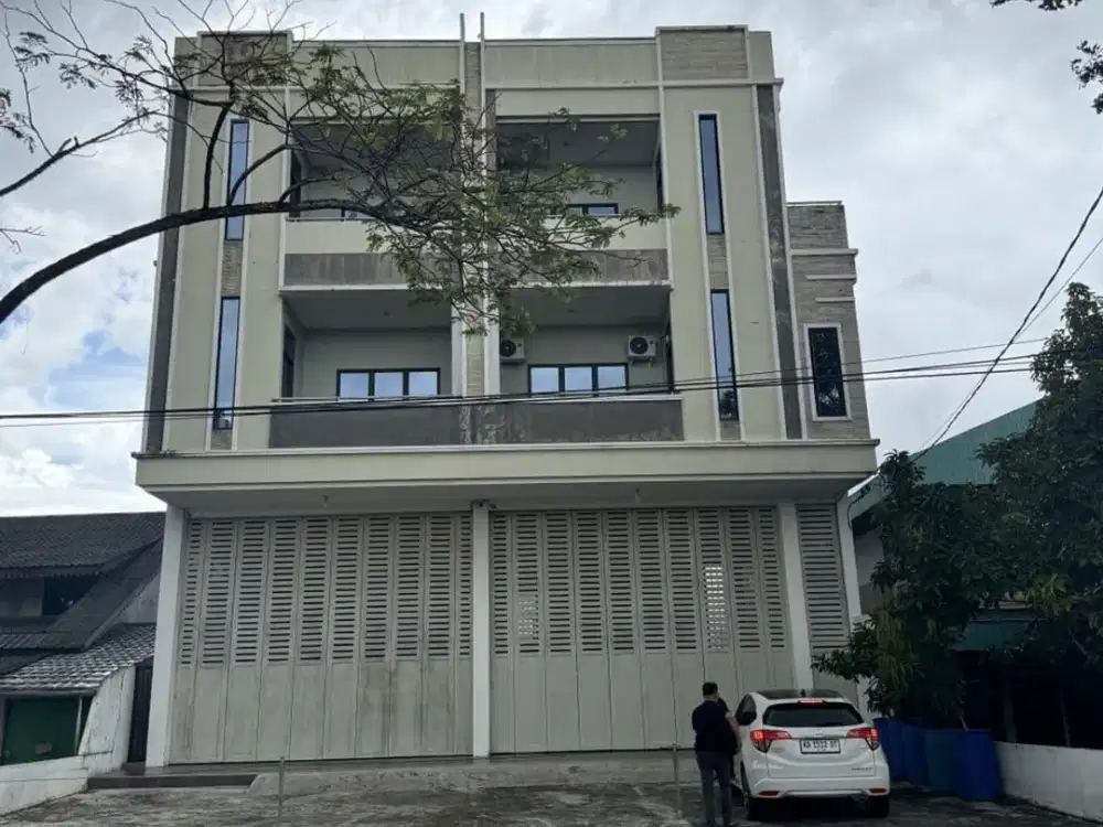 Ruko Besar Megah Bebas Banjir