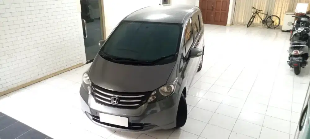 Honda freed PSD 2012