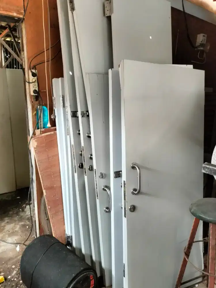 Pintu multipleks tebal lapisan HPL, bekas, bagus, ukuran:165x70cm.