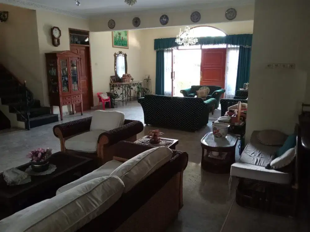 Dijual Rumah Semi Furnished 2Lt di Sayap Pahlawan, Cibeuying Kaler Ref.05067