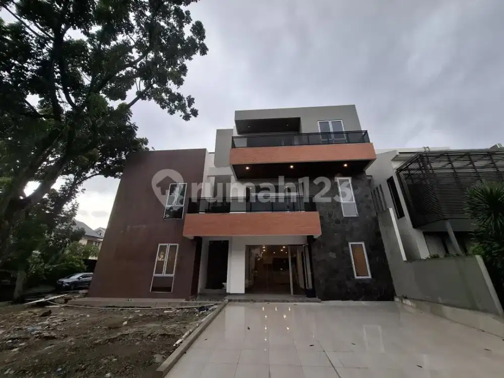 Rumah Modern Mewah Posisi Hoek Lokasi di Alam Sutera