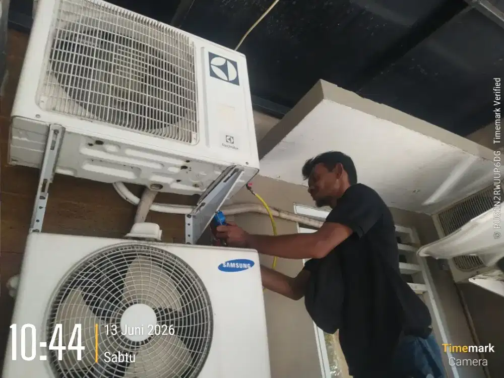 Service AC pendingin ruangan