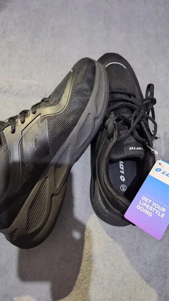 Sepatu lotto pria