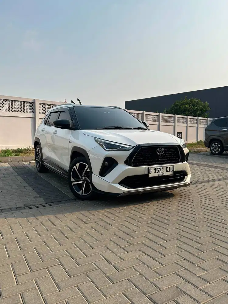 Toyota Yaris Cross 1.5 S GR HEV TSS Panoramic Two Tone CVT 2023 Putih