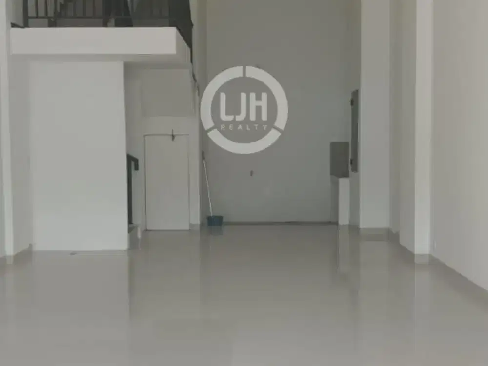 Ruko 3 LT di The Walk JGC Cakung Jakarta Timur Siap Huni