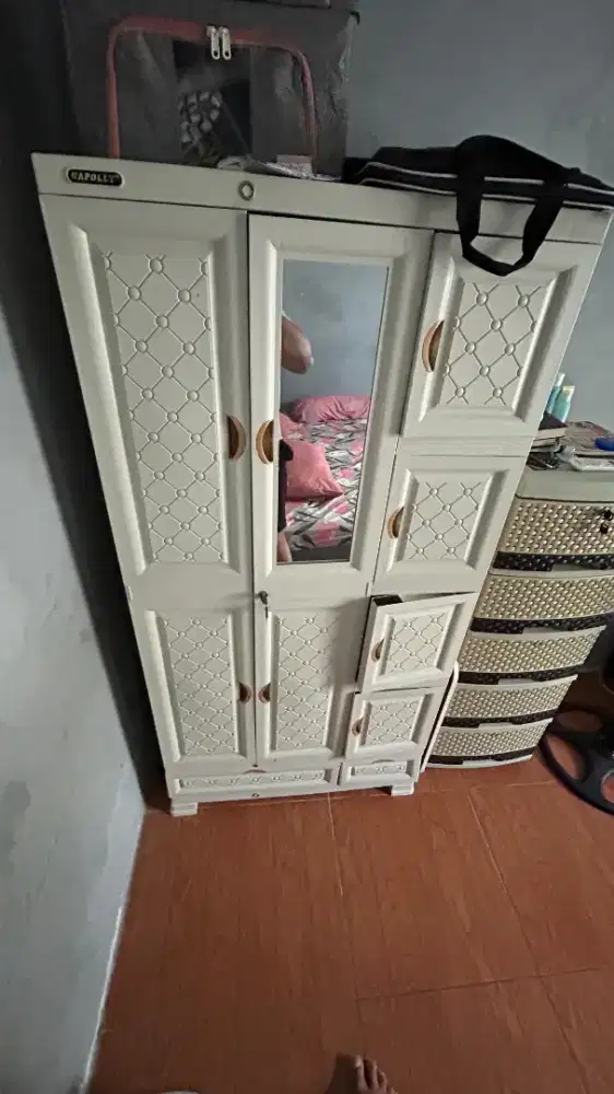 Lemari bekas Napolly
