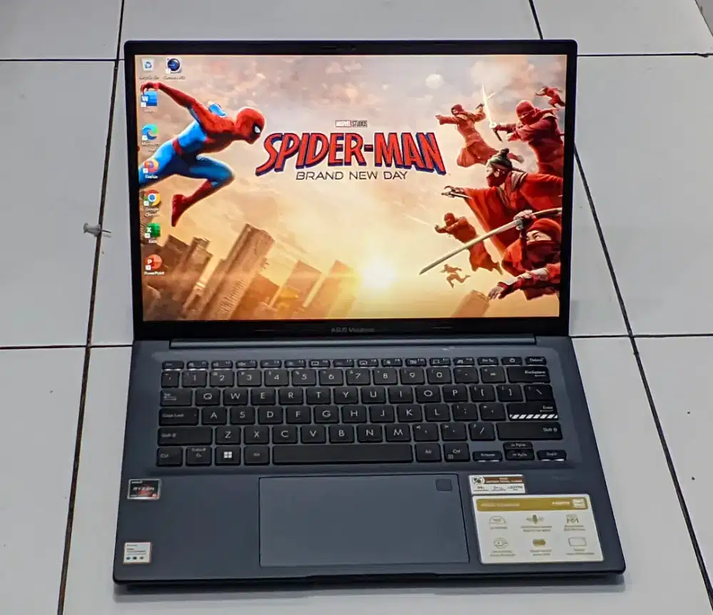 Laptop Asus Vivobook M1403QA