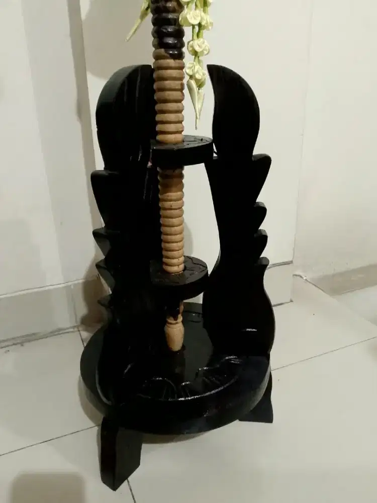 Jagrak landean tombak - kayu ukir