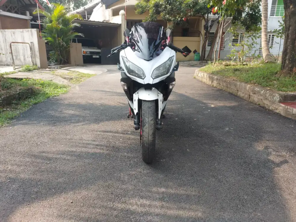 Bismillahirrahmanirrahim dijual BU Kawasaki Ninja 250FI Thn 2012 putih