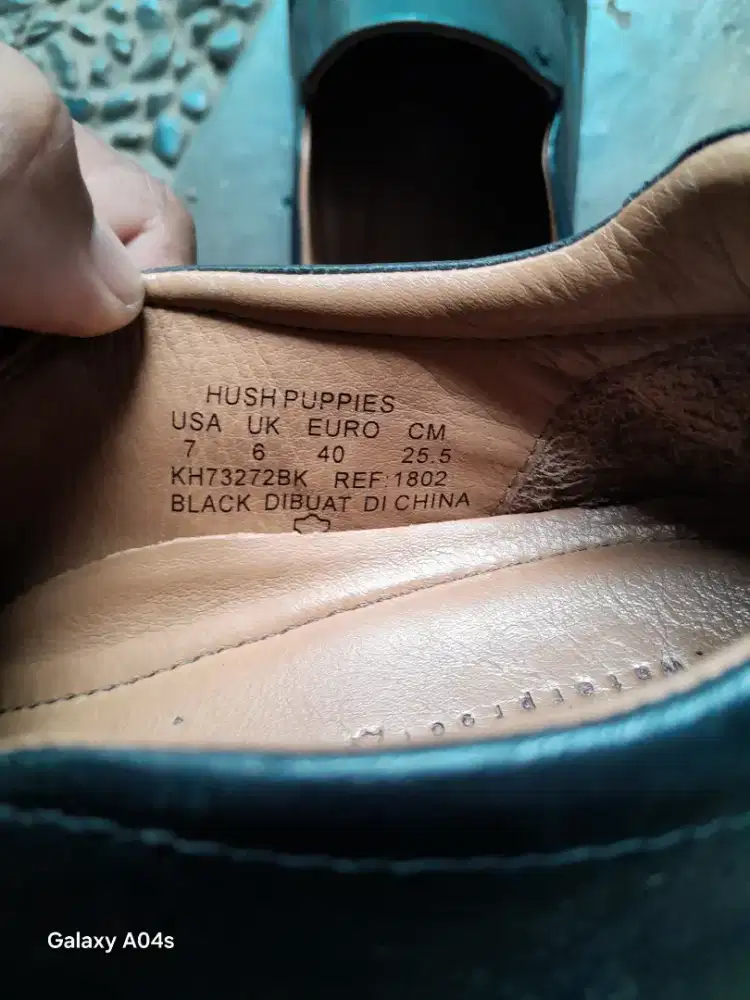 Sepatu kulit gagah HUSH PUPPIES