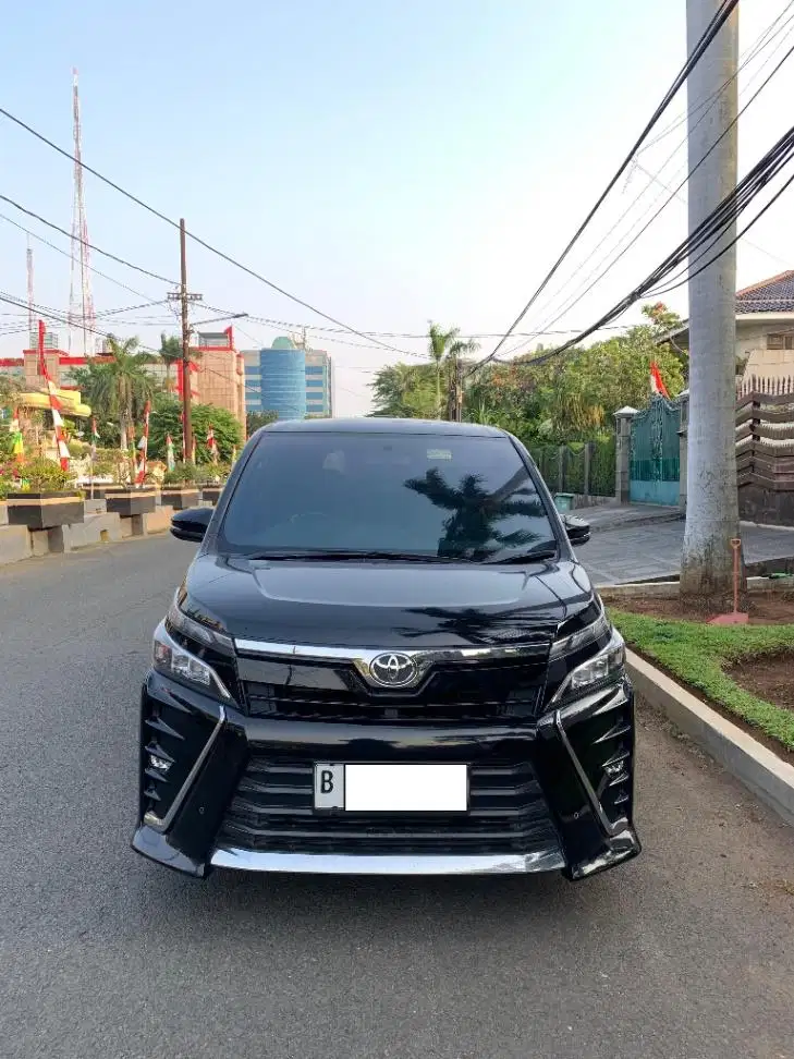 TOYOTA VOXY 2.0 AUTOMATIC 2019 (HARGA CASH)