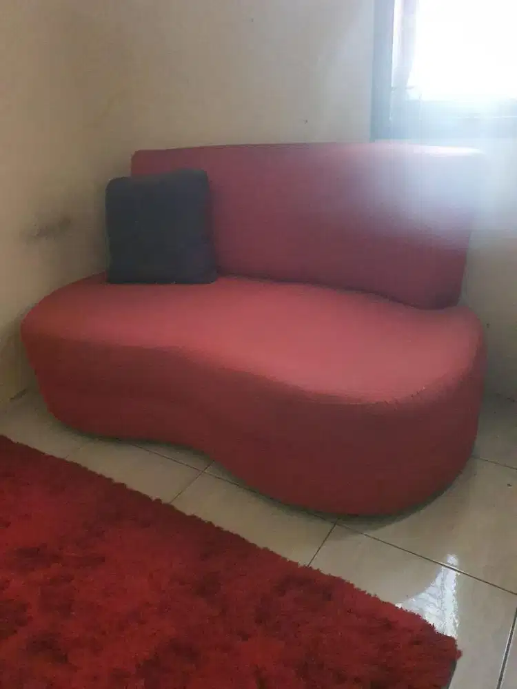 Di Jual Sofa Merah