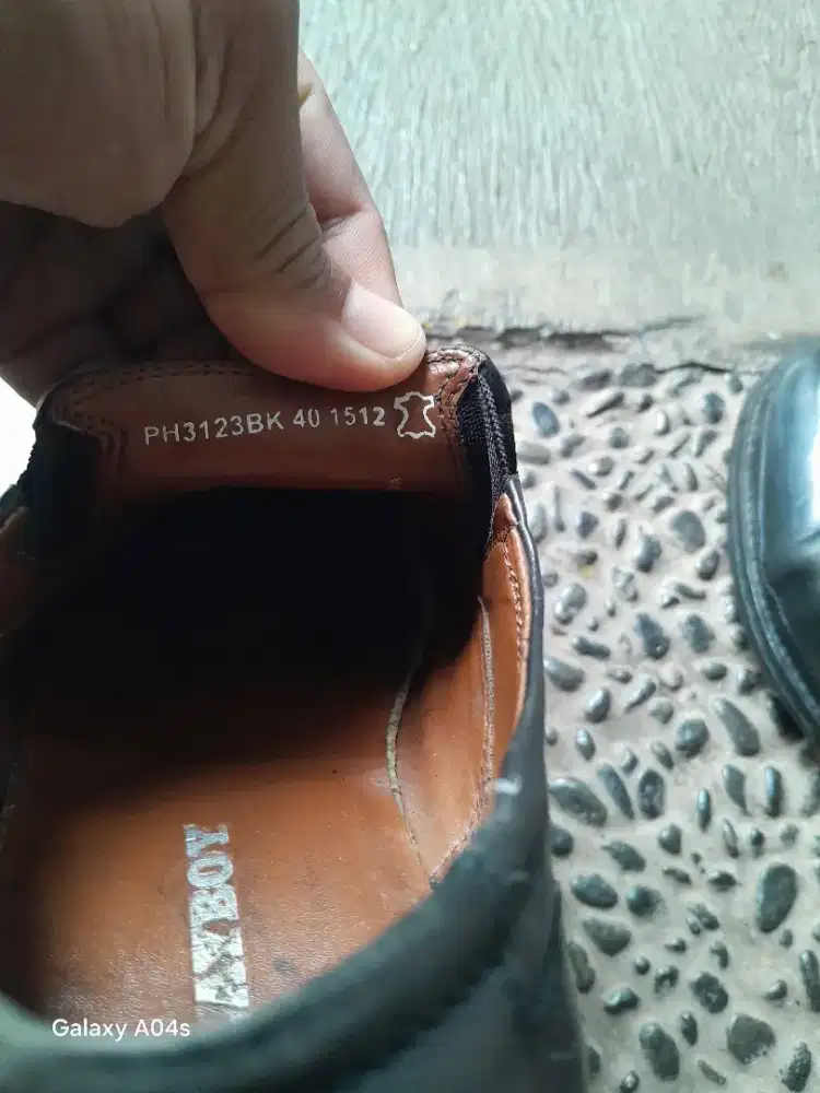 Sepatu kerja kantoran merk playboY