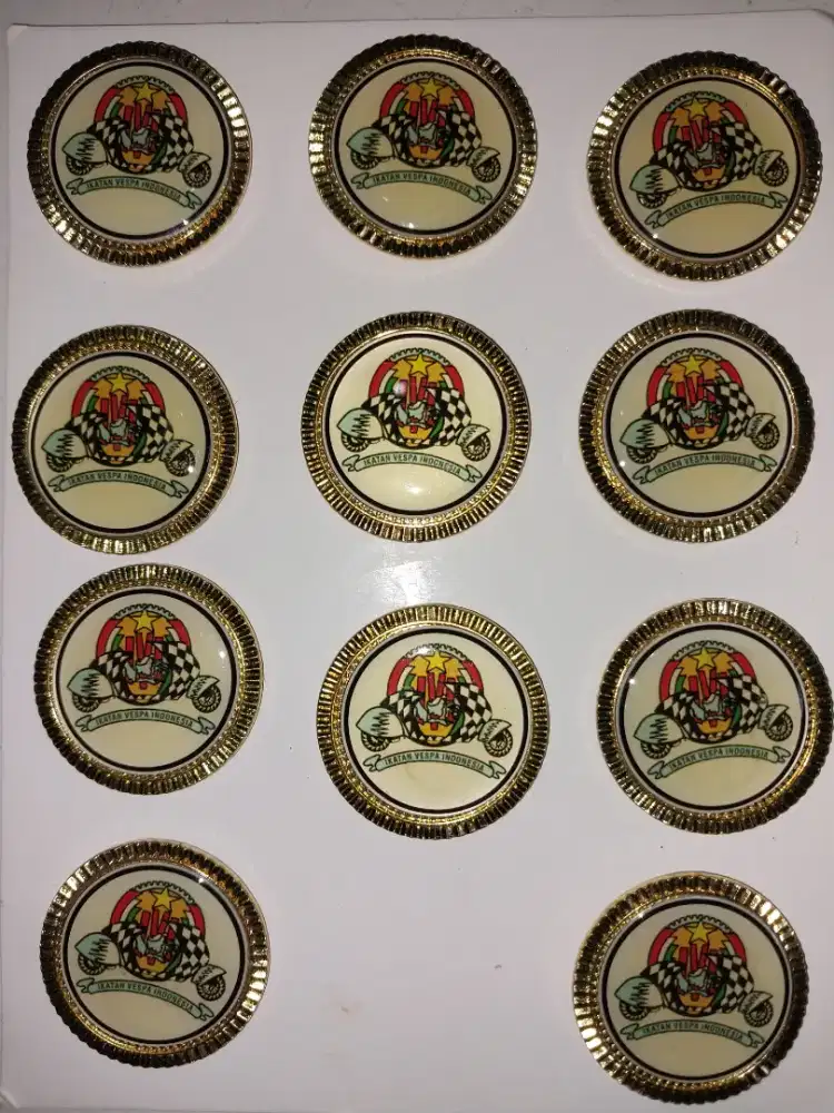 Pin/Bross Logo Vespa