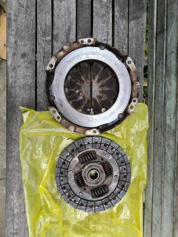 Matahari dan kampas kopling bekas etios valco