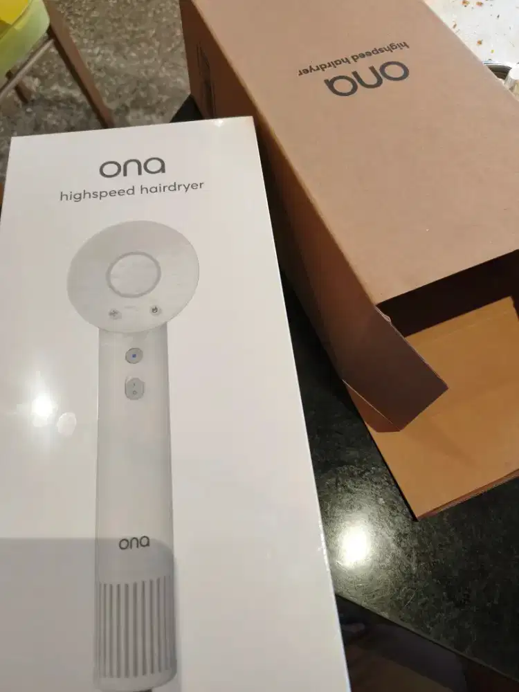 Ona highspeed hairdryer