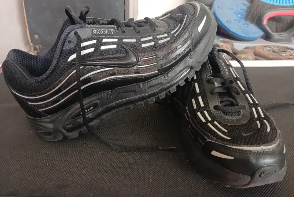Sepatu nike baru sekali pakai