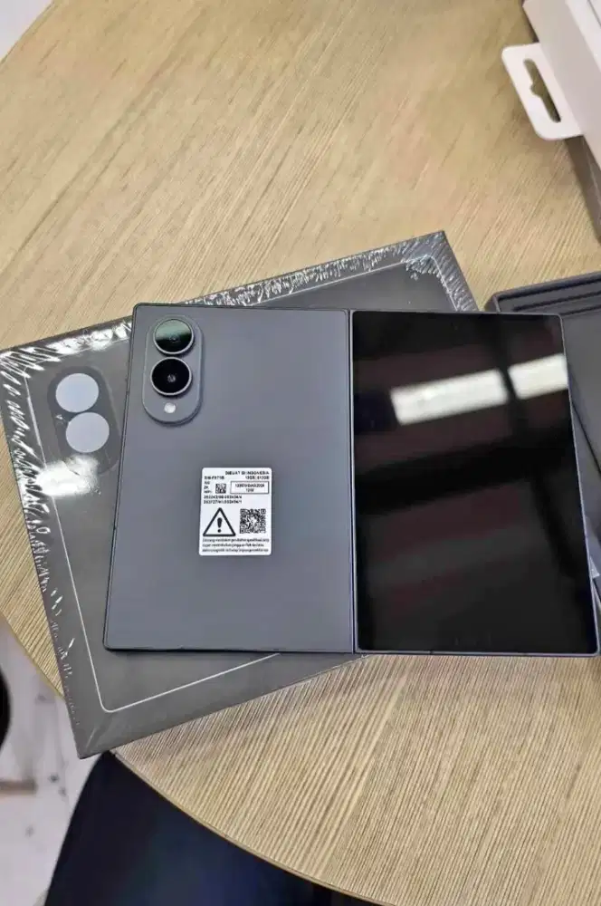 SAMSUNG Z FOLD 8 ‼️
BARU, ORIGINAL, RESMI SEIN‼️
BISA KREDIT ‼️