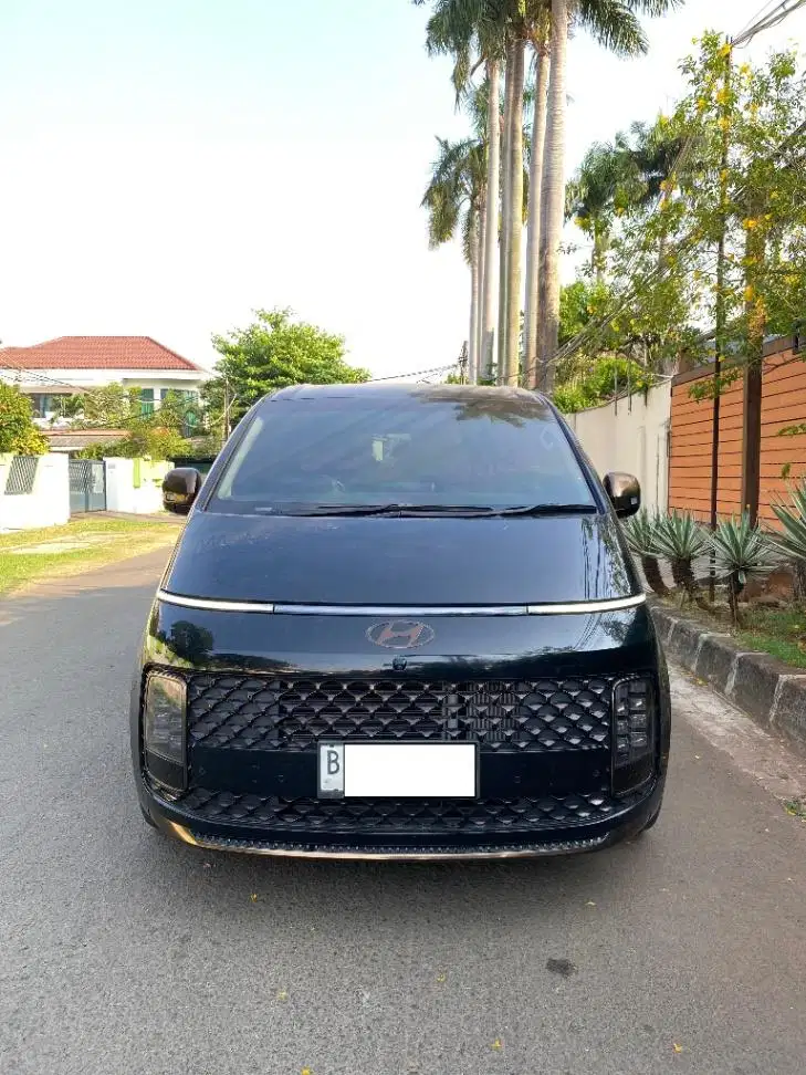 HYUNDAI STARIA 2.2 SIGNATURE 9 SEATER DIESEL AUTOMATIC 2024 (CASH!!!)