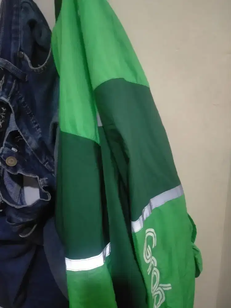 Jaket hijau bekas