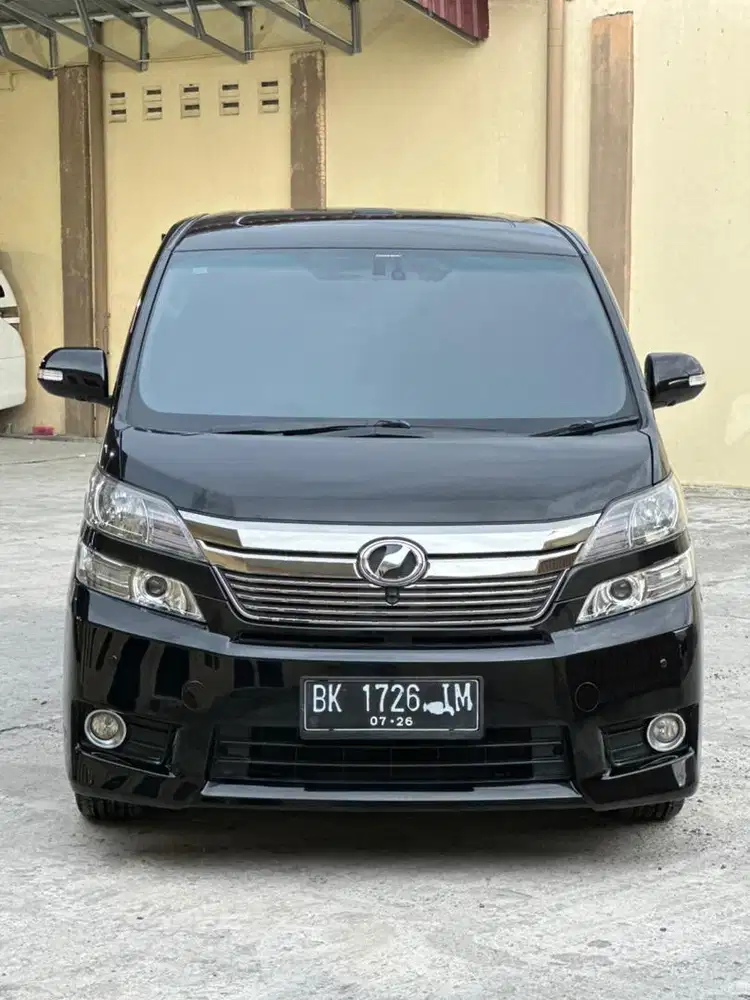 Toyota vellfire 2.4 at matic 2013