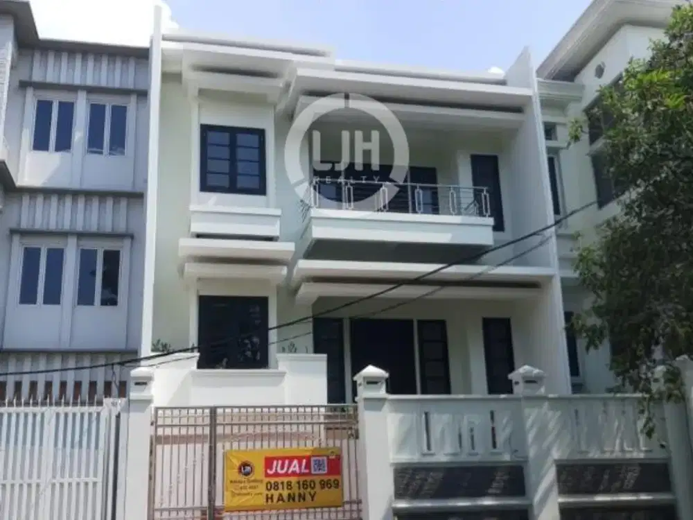 Rumah di Mitra Gading Villa Kelapa Gading Jakarta Utara Lokasi Dekat Jalan Raya